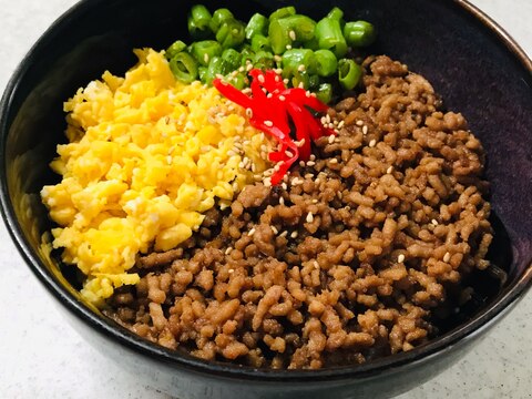 豚ひき肉で三色そぼろ丼